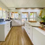 Shineawayhomes - Family Beach Front No Air Con