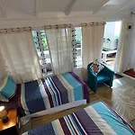 Are Tamareni 2Br Beach Cottage Or River Studio