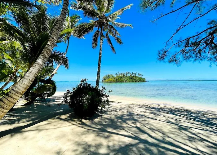 Muri Beachside Villa With Pool