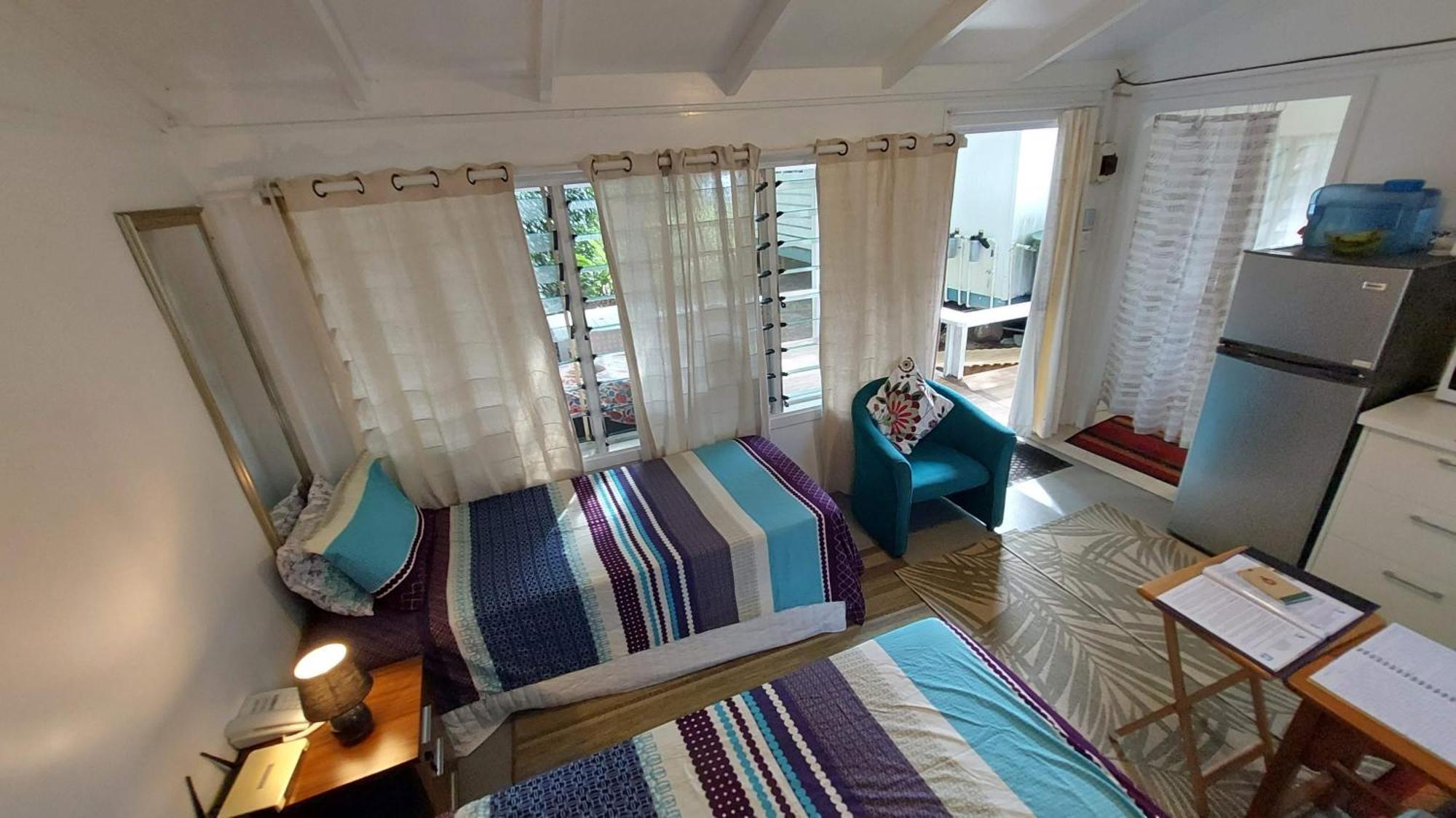 Are Tamareni 2br Or River Apartment *