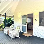Motu Beachfront Art Villas