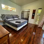 Avocado Retreat